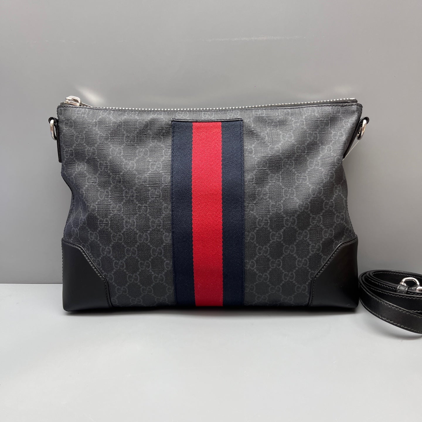 Gucci - GG Supreme Web Messenger Bag - GG Supreme coated canvas with leather trim - Black - (medium)