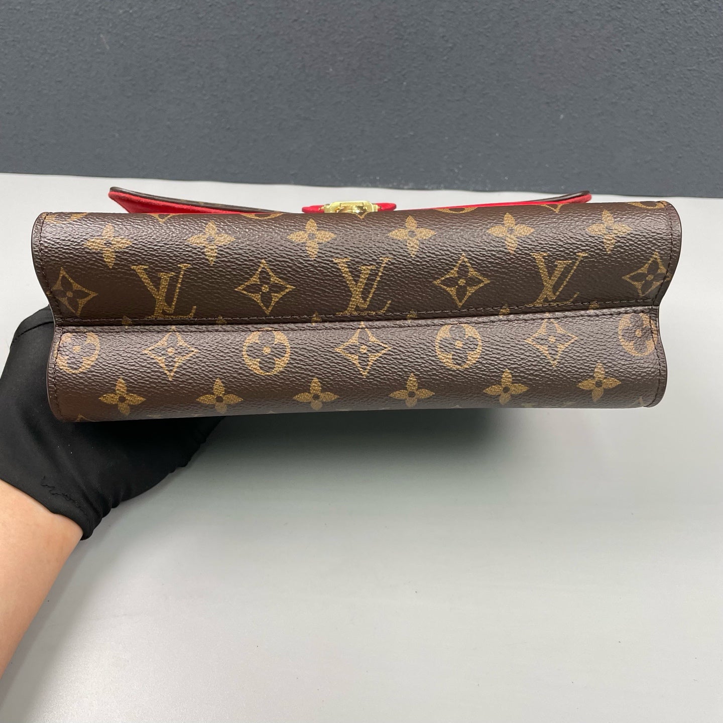 Louis Vuitton - Victoria Chain Bag - Monogram coated canvas with red grained leather trim - Brown with Red accents - (medium)