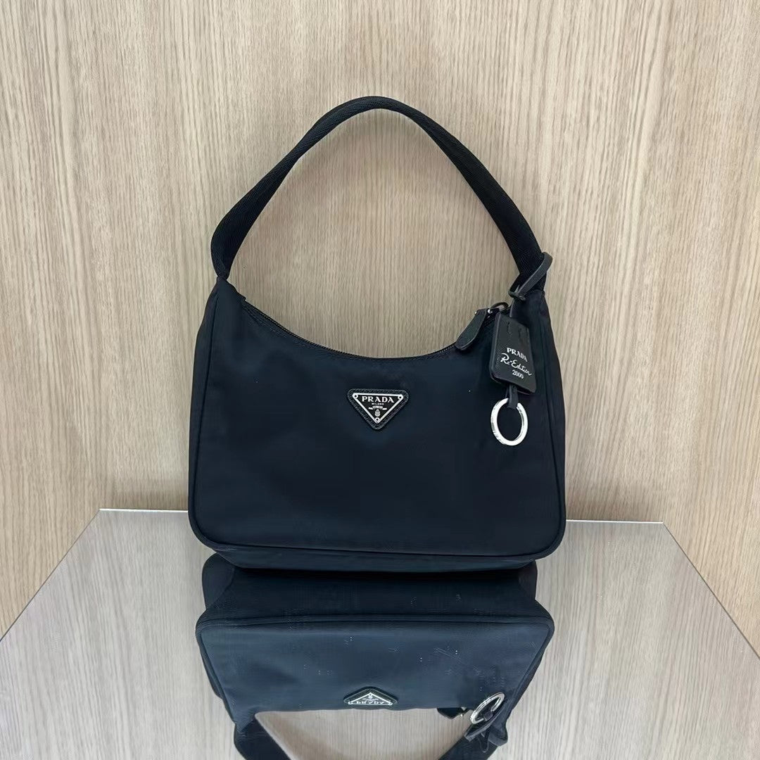 Prada - Re-Edition 2000 Hobo - Recycled nylon - Black - (mini)