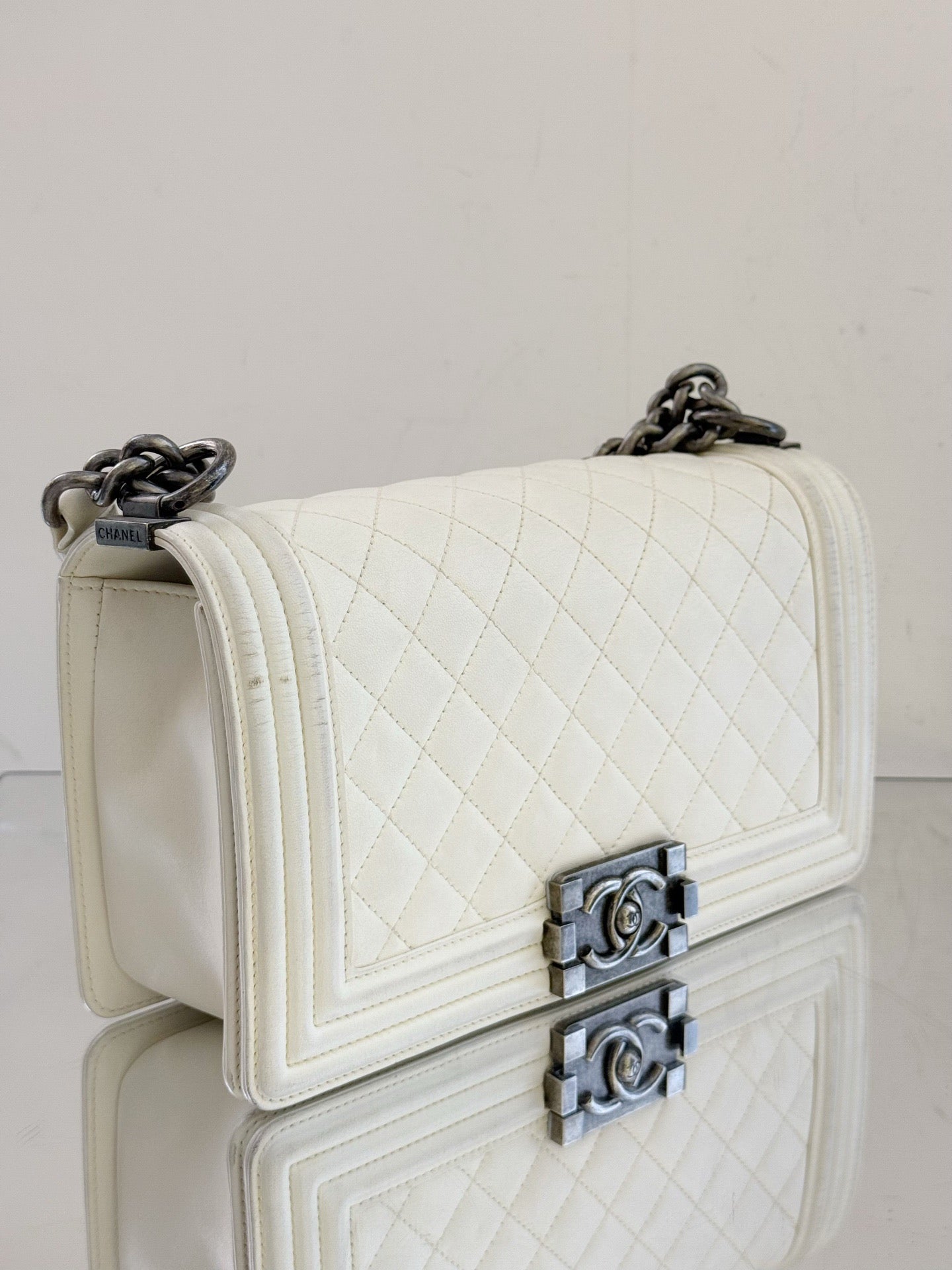 Chanel - Boy Bag - Calfskin leather - White - (medium)