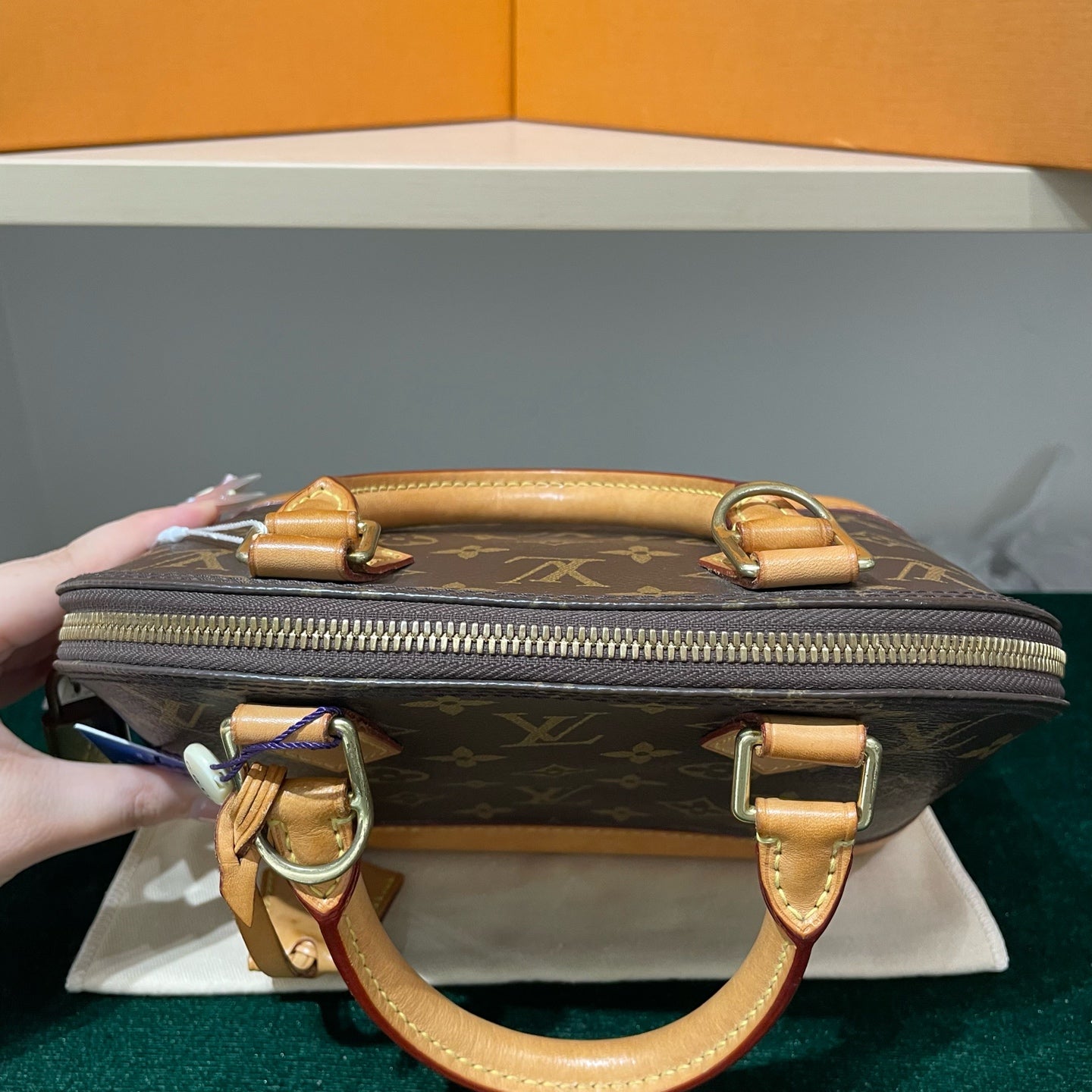 Louis Vuitton - Alma BB - Monogram coated canvas with Vachetta leather trim - Brown - (Mini)