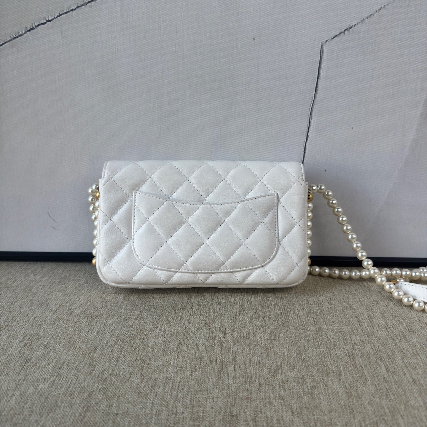 Chanel - WOC (Wallet on Chain) with Pearl Chain Strap - Lambskin leather - White - (mini)