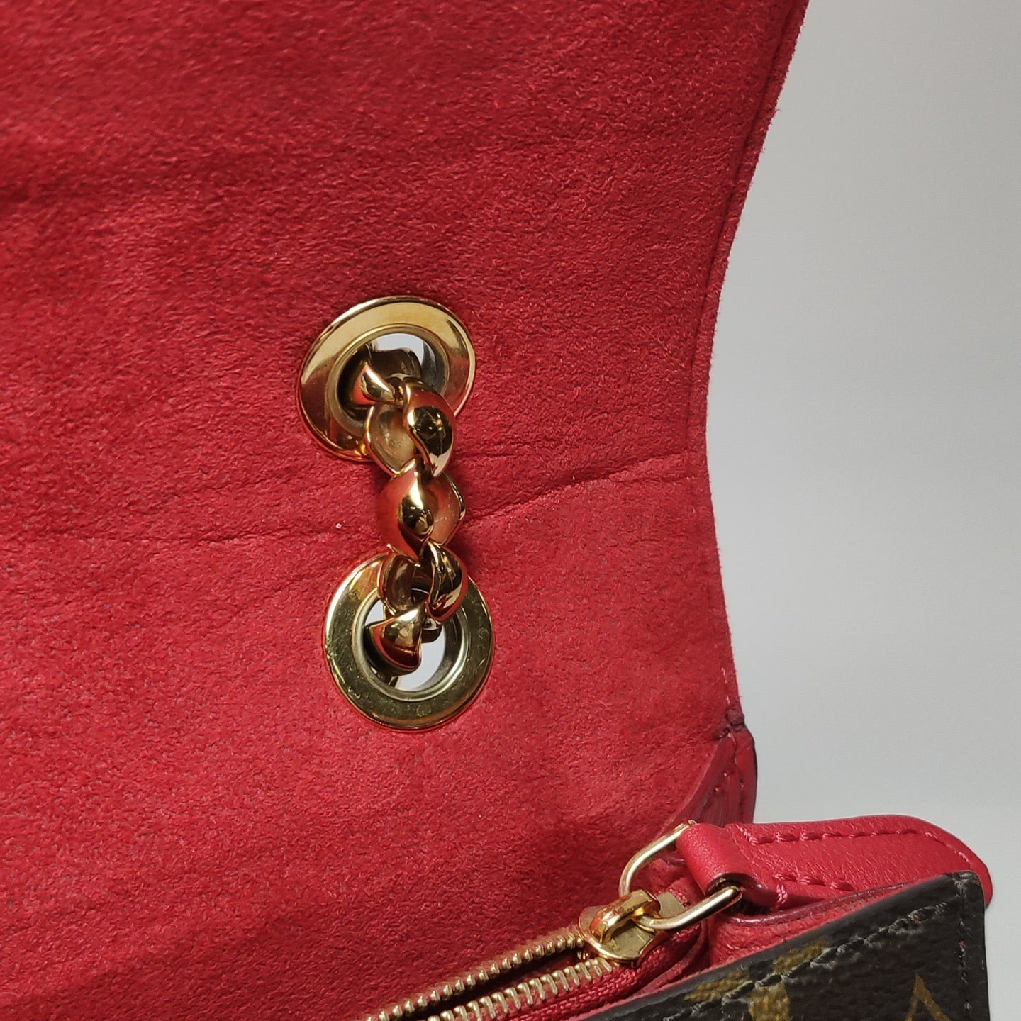 Louis Vuitton - Chain S-Lock Flap Bag - Monogram coated canvas and grained leather - Brown and Red with Gold-Tone Hardware - (medium)