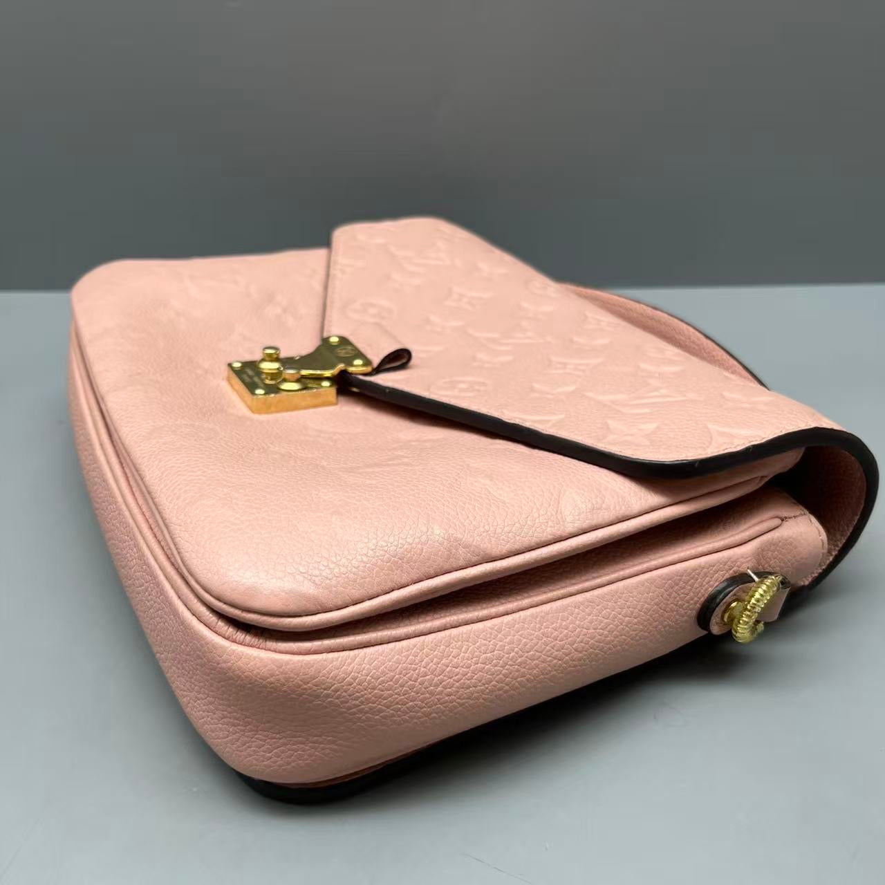 Louis Vuitton - Pochette Métis - Empreinte leather - Pink - (Medium)
