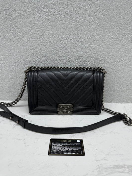 Chanel - Le Boy Medium - Caviar leather - Black - (Medium)