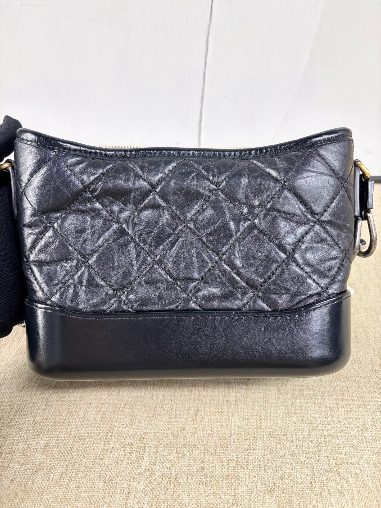 Chanel - Gabrielle Hobo Bag Small - Wrinkled cowhide leather - Black - (Small)
