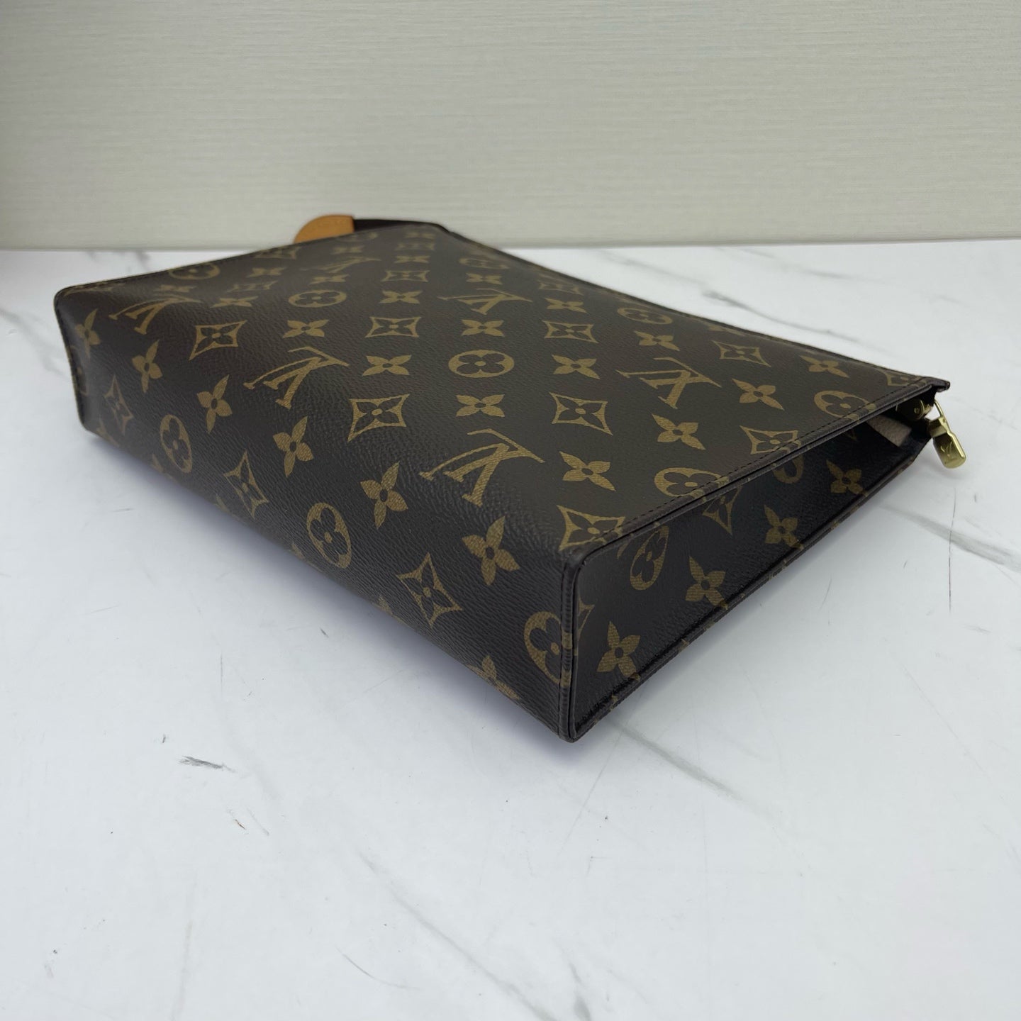 Louis Vuitton - Toiletry Pouch 26 - Monogram coated canvas with Vachetta leather trim - Brown - (medium)
