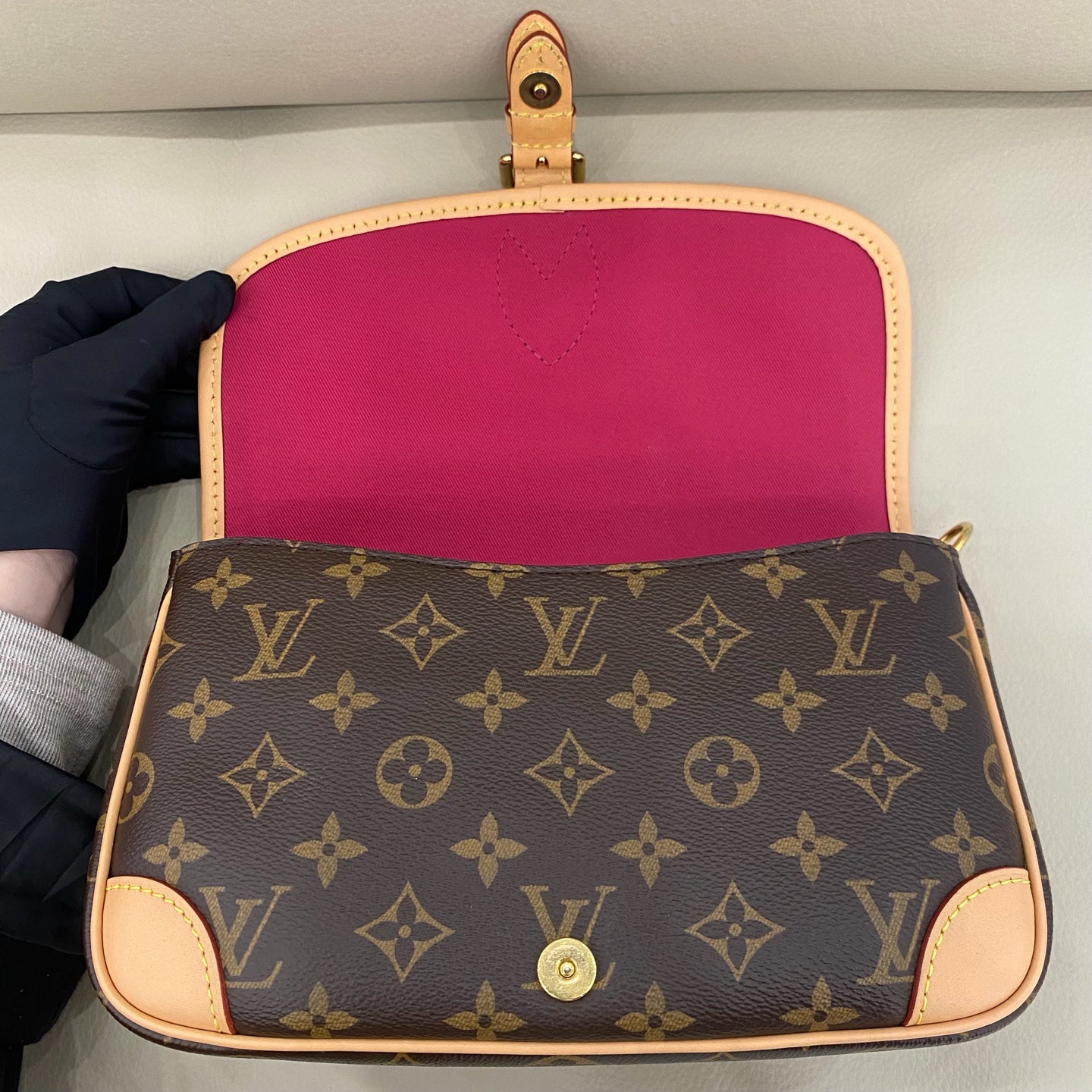 Louis Vuitton - Baguette Bag - Monogram coated canvas with natural cowhide leather trim - Brown - (small)