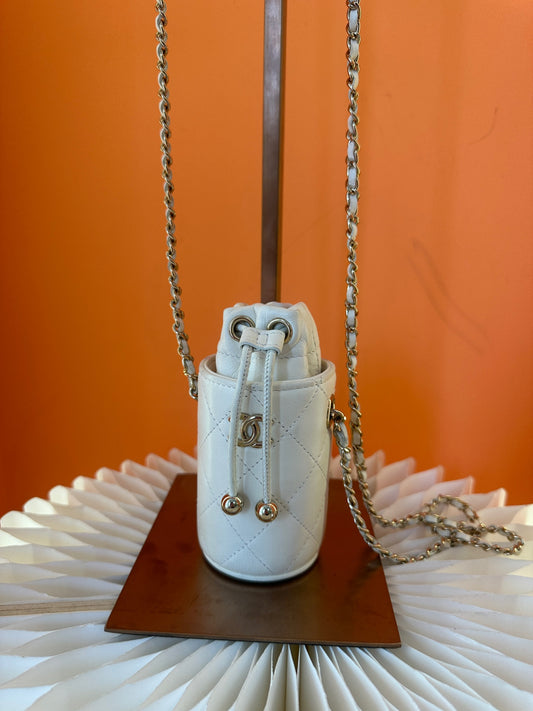 Chanel - Drawstring Bucket Bag - Quilted leather - White with Gold-Tone Hardware - (mini)
