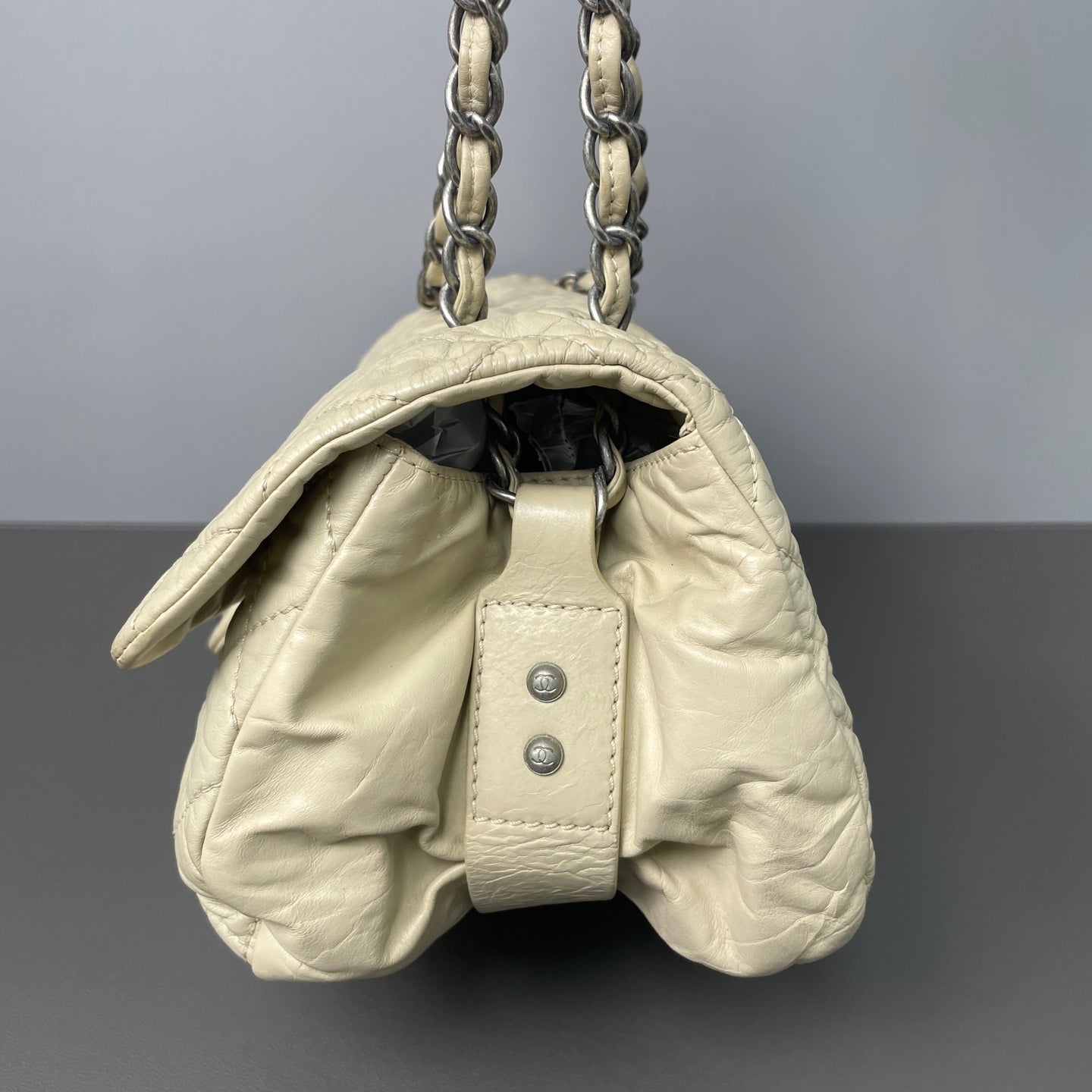 Chanel - Cloud Airport Flap Bag - Distressed waxed leather - Beige - (Medium)