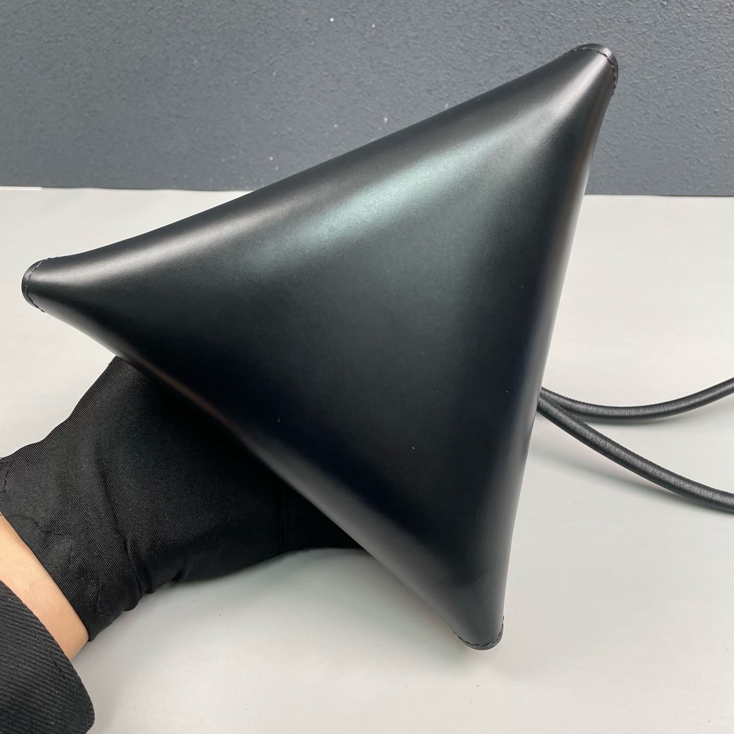 Bottega Veneta - Triangle Clutch - Leather - Black - (mini)