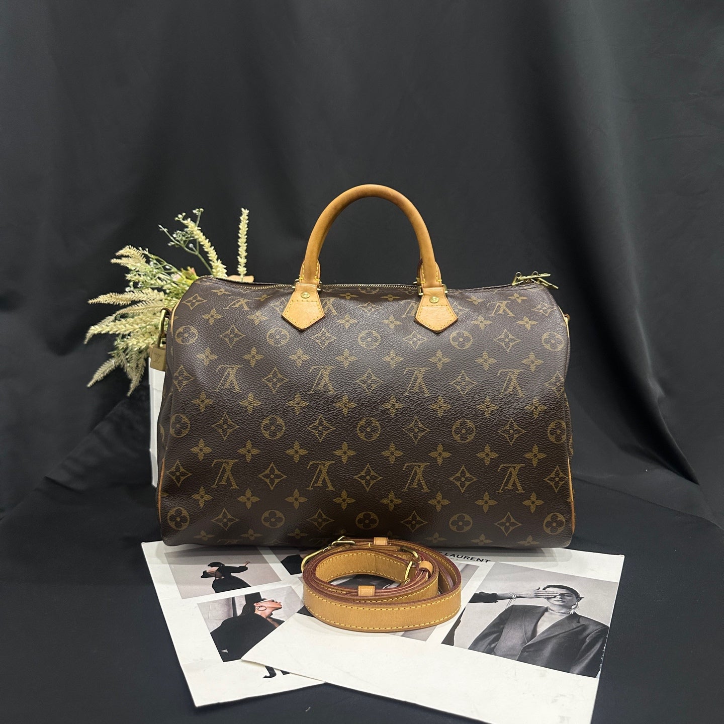 Louis Vuitton - Speedy Bandoulière 35 - Monogram coated canvas with Vachetta leather trim - Brown - (Medium)