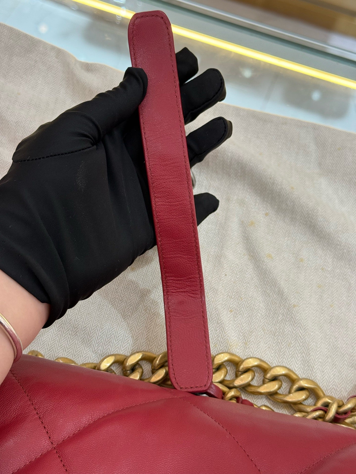 Chanel - Chanel 19 Flap Bag - Aged calfskin leather - Red - (medium)