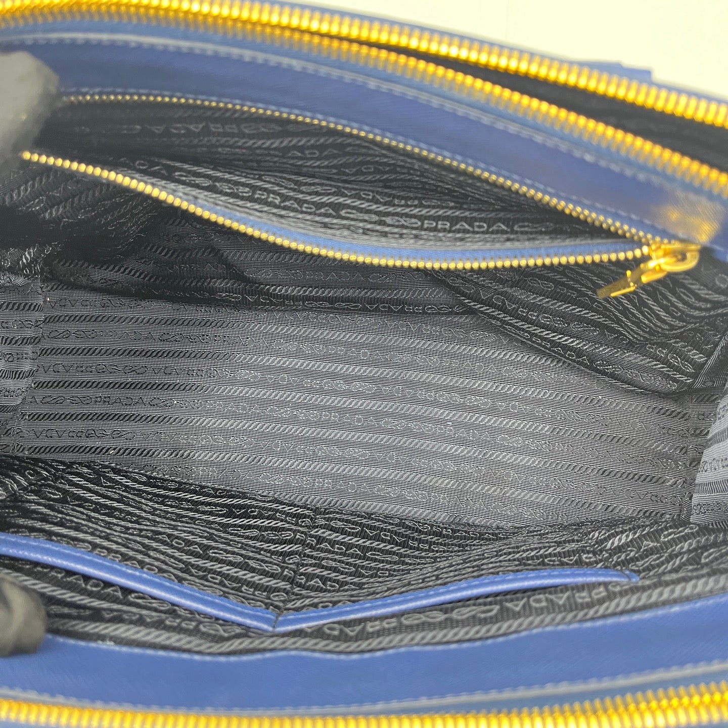Prada - Galleria Saffiano Lux Tote - Saffiano leather - Blue - (medium)