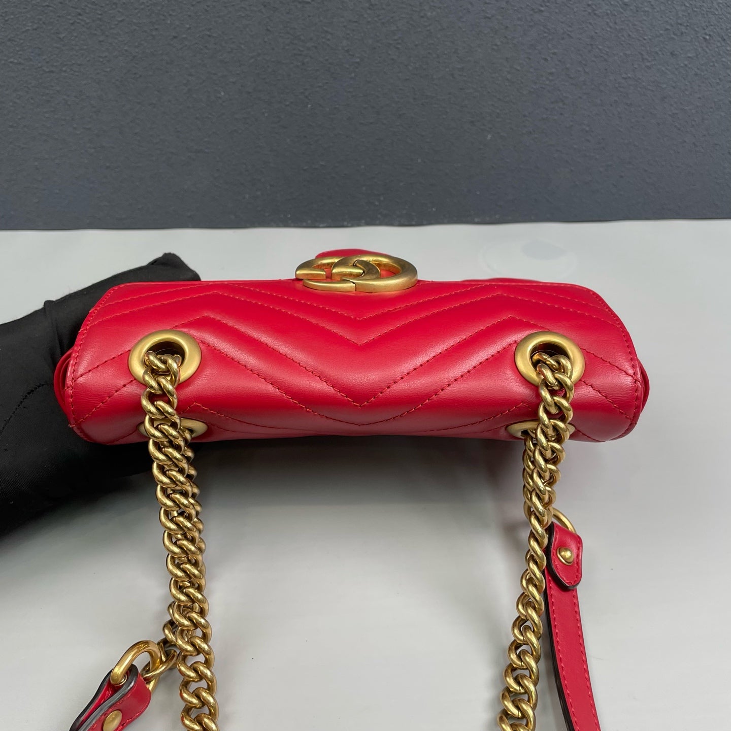 Gucci - GG Marmont Matelassé Mini Shoulder Bag - Calfskin leather - Red with Gold-Tone Hardware - (mini)