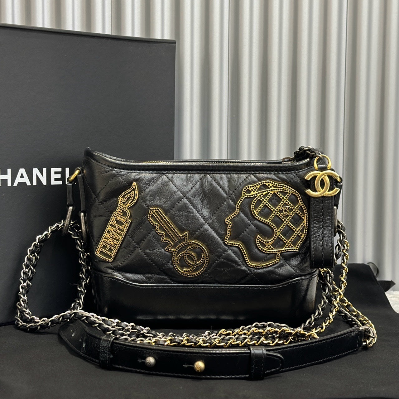 Chanel - Gabrielle Hobo Bag Paris Cosmopolite Small - Aged calfskin leather - Black - (Small)