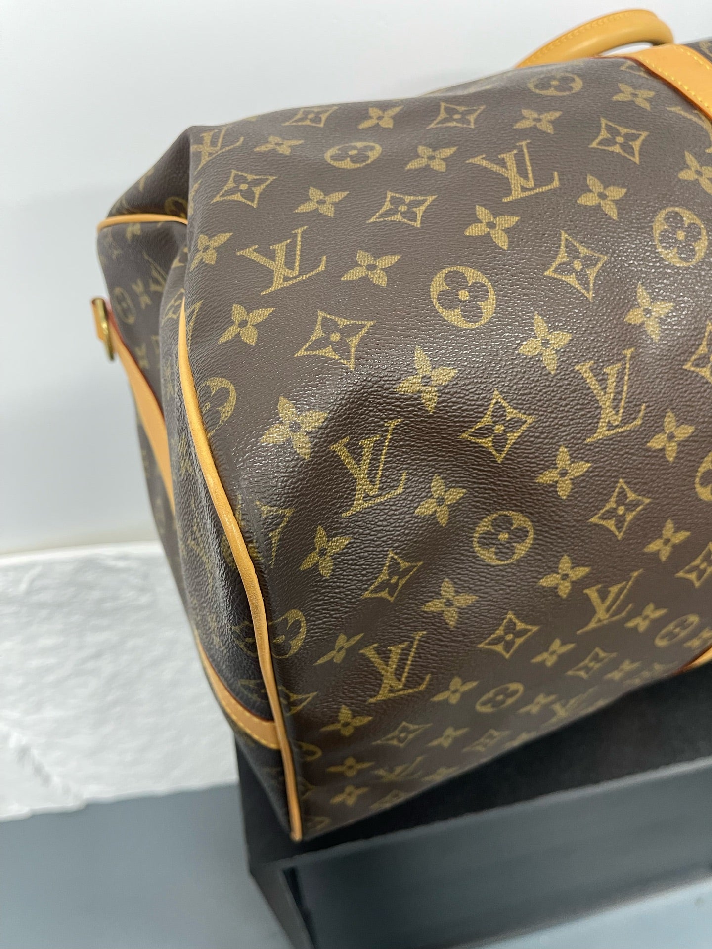 Louis Vuitton - Keepall 55 Bandouliere - Monogram Canvas with Vachetta Leather trim - Brown - (Large)