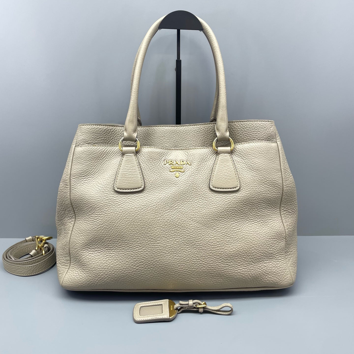 Prada - Tote Bag - Grained leather - Grey - (Medium)
