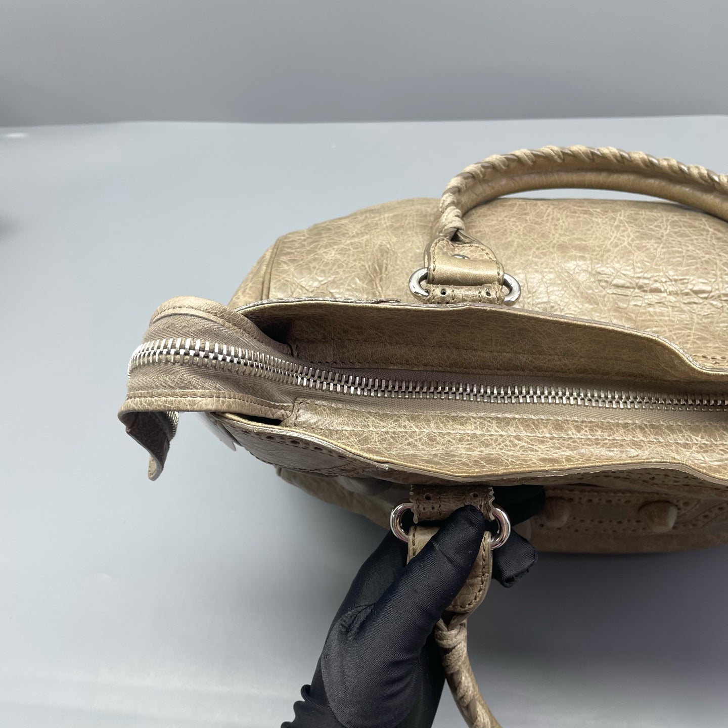 Balenciaga - City - Distressed lambskin leather - Metallic Taupe - (medium)