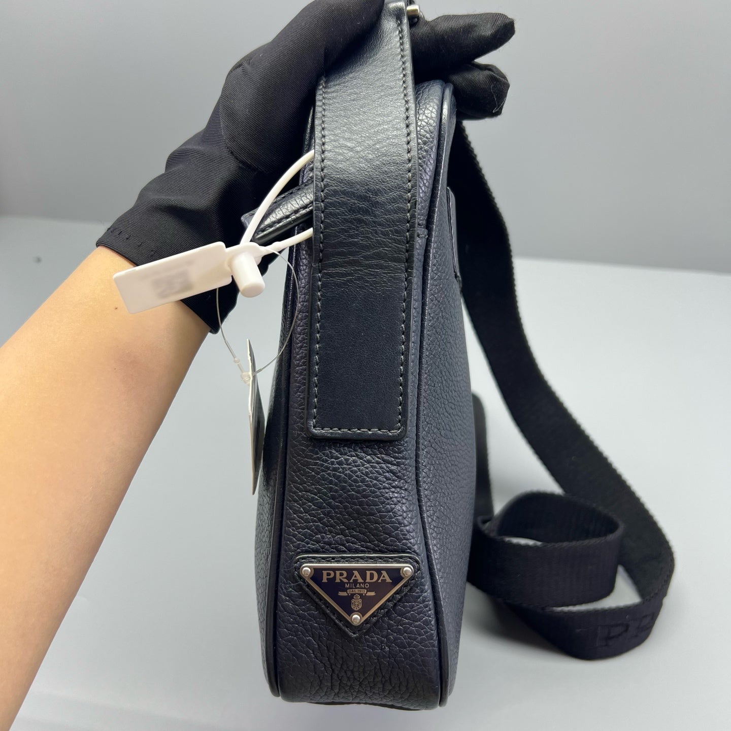 Prada - Crossbody Messenger Bag - Pebbled leather - Navy - (medium)
