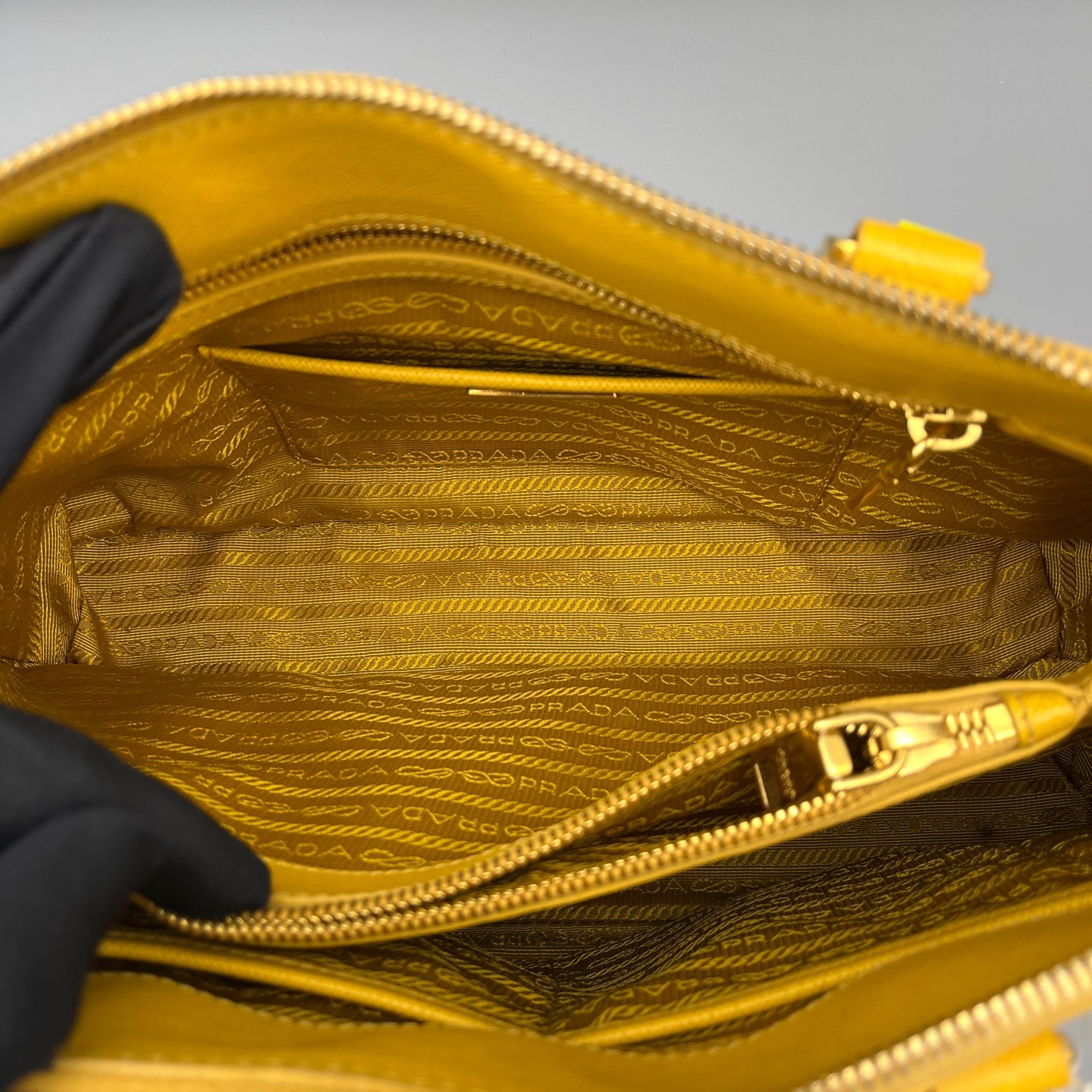 Prada - Galleria Dome Bag - Saffiano leather - Yellow - (Medium)