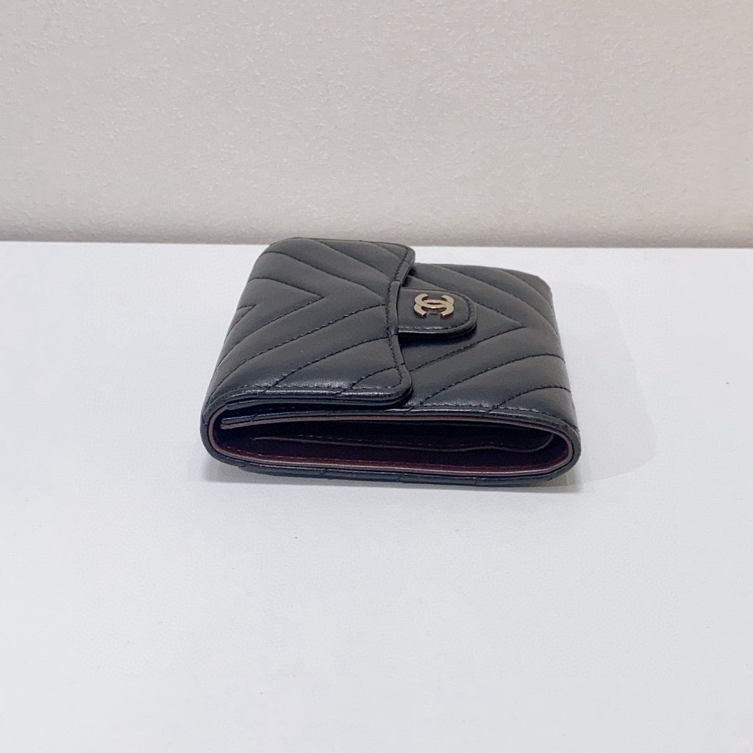 Chanel - Tri-fold Wallet - Lambskin leather - Black - (Small)