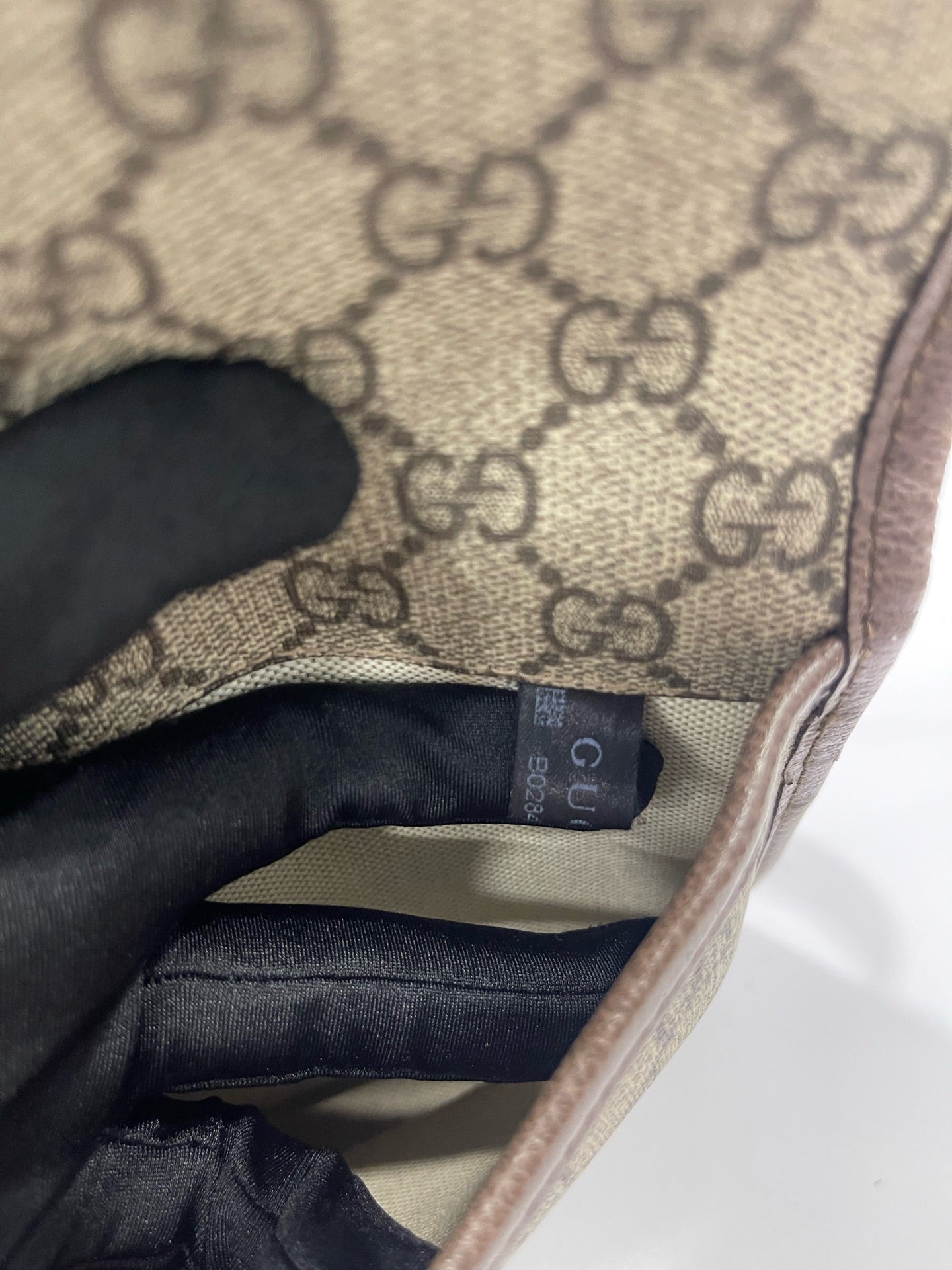 Gucci - Tiger Head GG Supreme Belt Bag - GG Supreme canvas with leather trim and fabric strap - Beige/Brown with red and green accents - (medium)