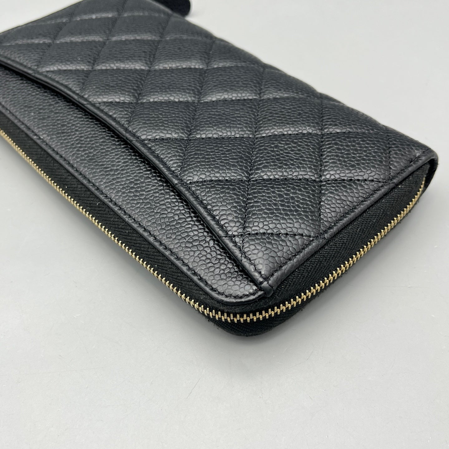 Chanel - Classic Flap Zip Wallet - Leather - Black - (medium)