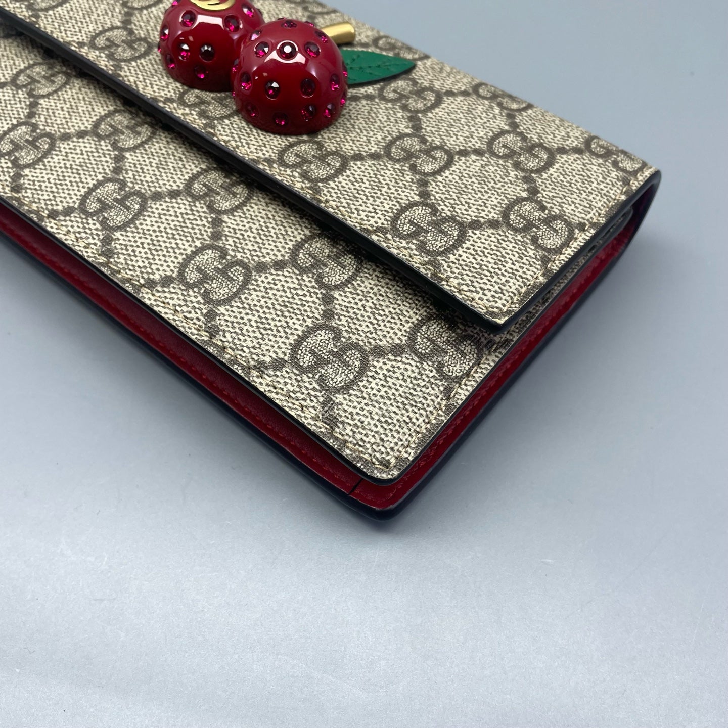 Gucci - GG Supreme Cherry Wallet on Chain - Coated canvas with leather trim - Beige with Red accents - (mini)