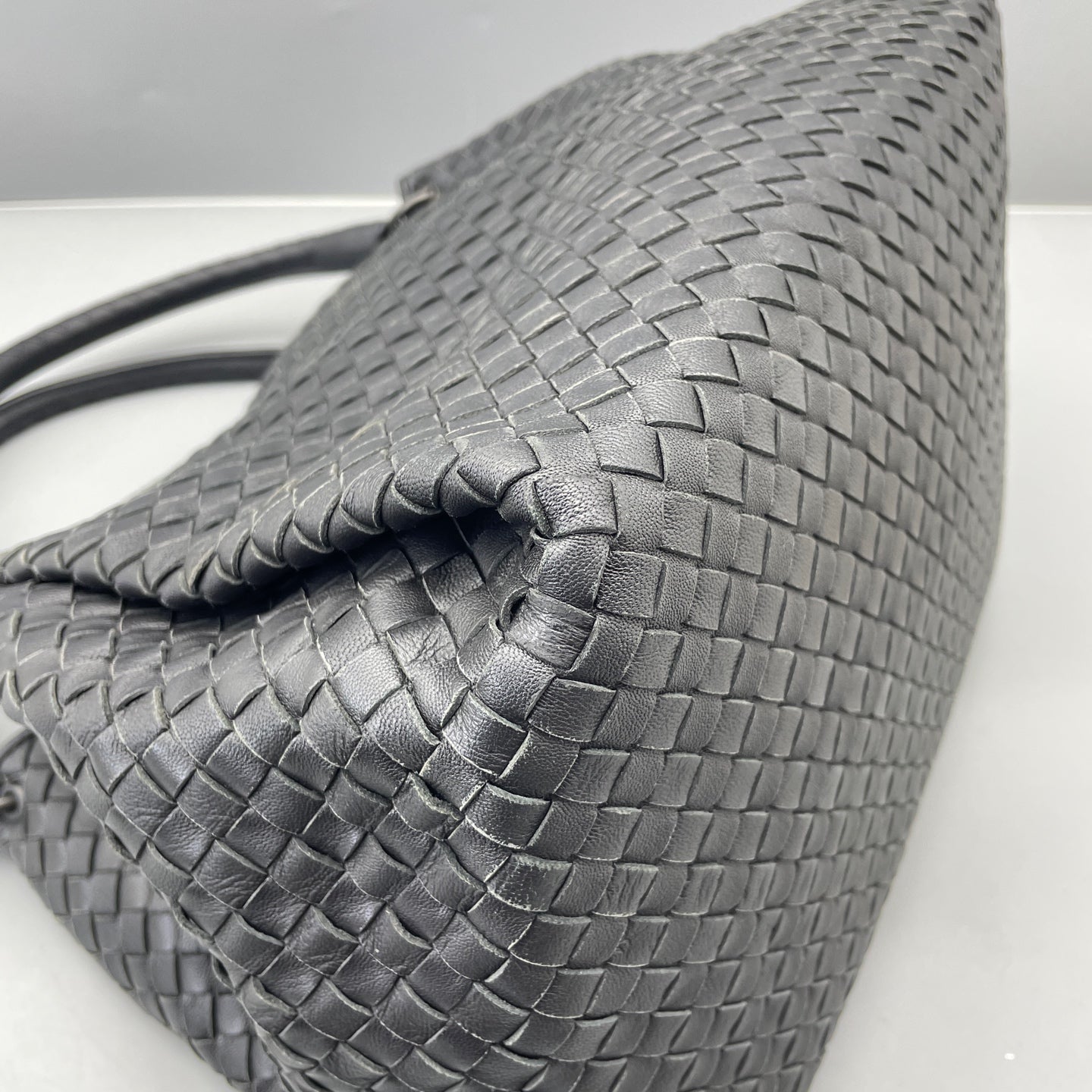 Bottega Veneta - Intrecciato Top Handle Shoulder Bag - Leather - Black - (medium)