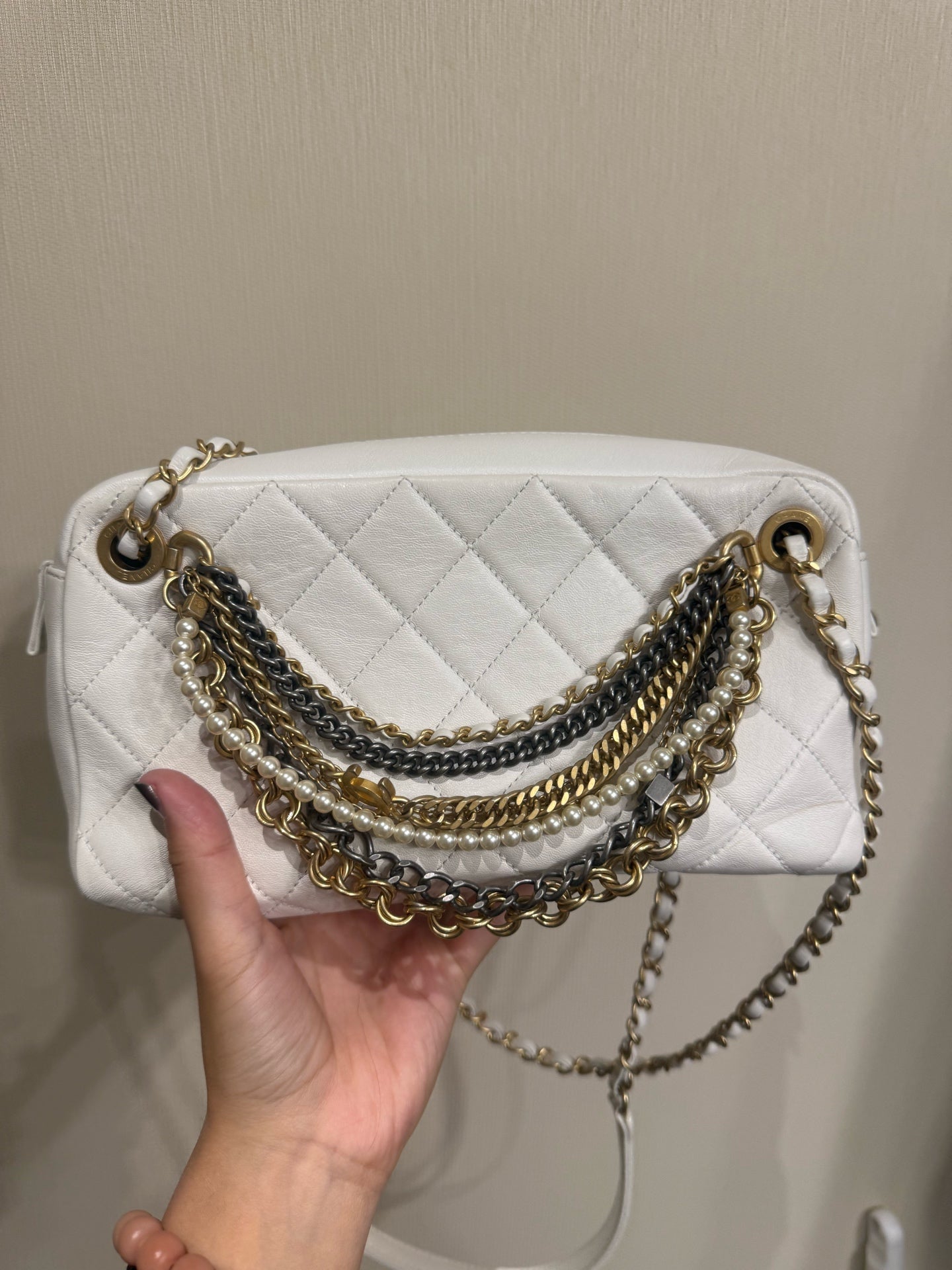 Chanel - Egypt Series Pearl Tassel Camera Bag - Lambskin leather - White - (small)