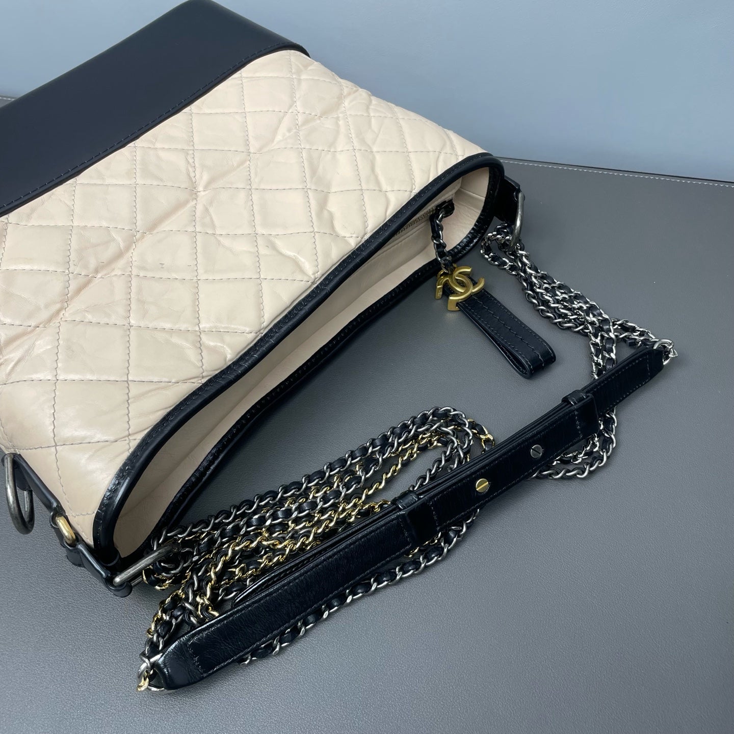 Chanel - Gabrielle Hobo Bag - Vintage calfskin and smooth calfskin - Beige and Black - (Medium)