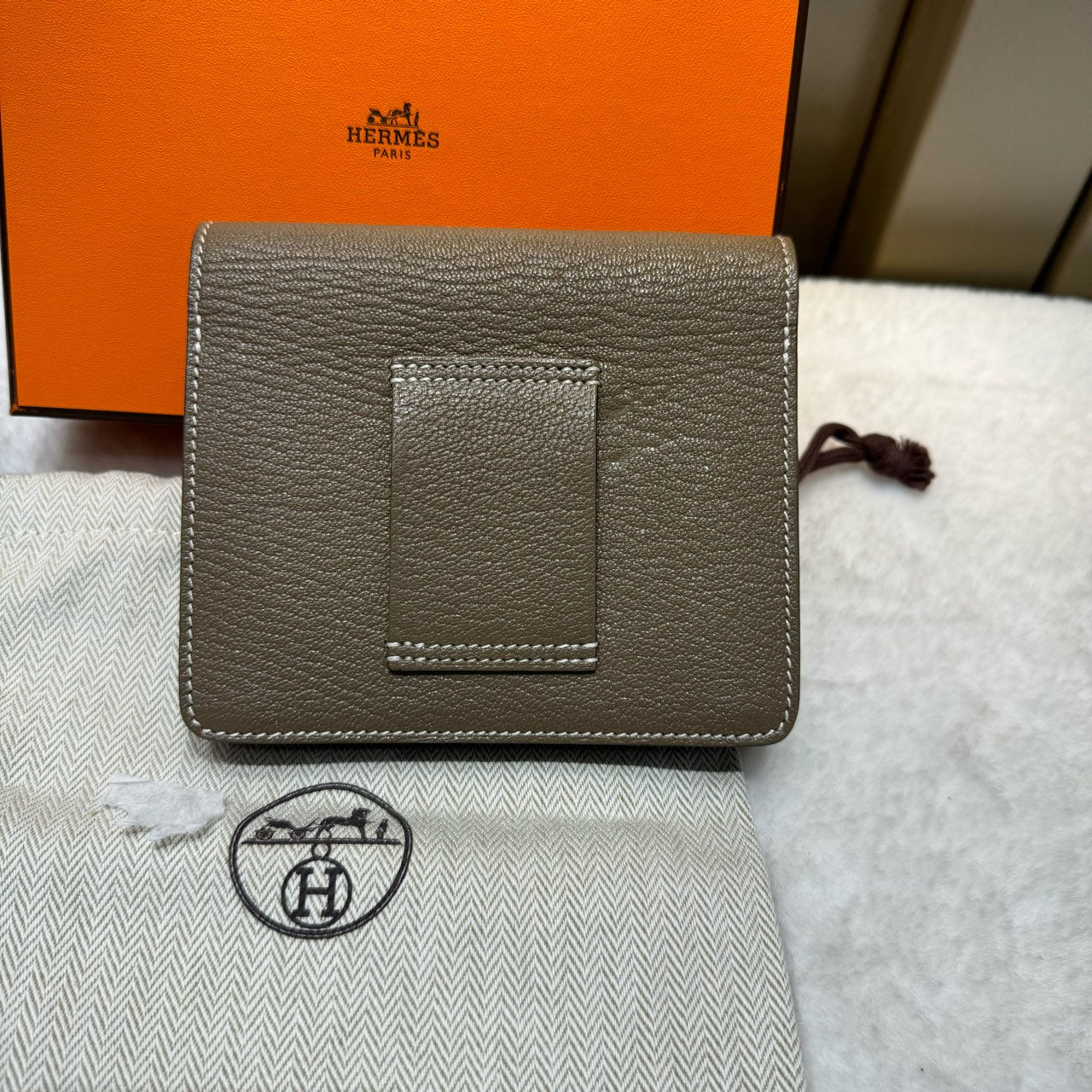 Hermès - Roulis Slim Compact - Chevre Mysore leather - Etoupe with Light Gold-Tone Hardware - (Mini)