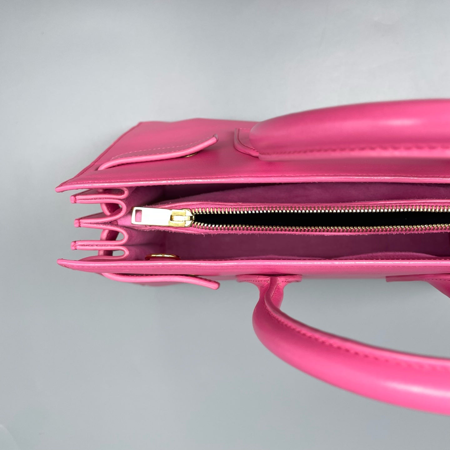 Saint Laurent - Sac de Jour (Accordion Handbag) - Calfskin leather - Pink with Gold-Tone Hardware - (medium)