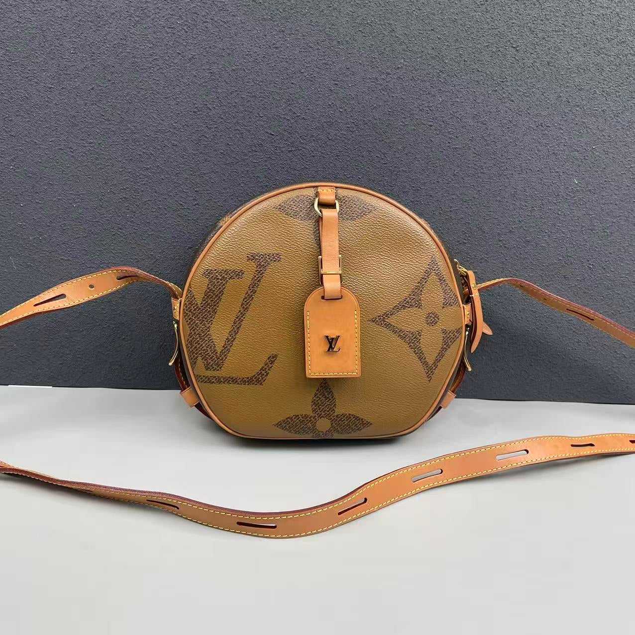 Louis Vuitton - Boîte Chapeau Souple - Monogram Giant Reverse coated canvas and Vachetta leather - Brown - (Small)