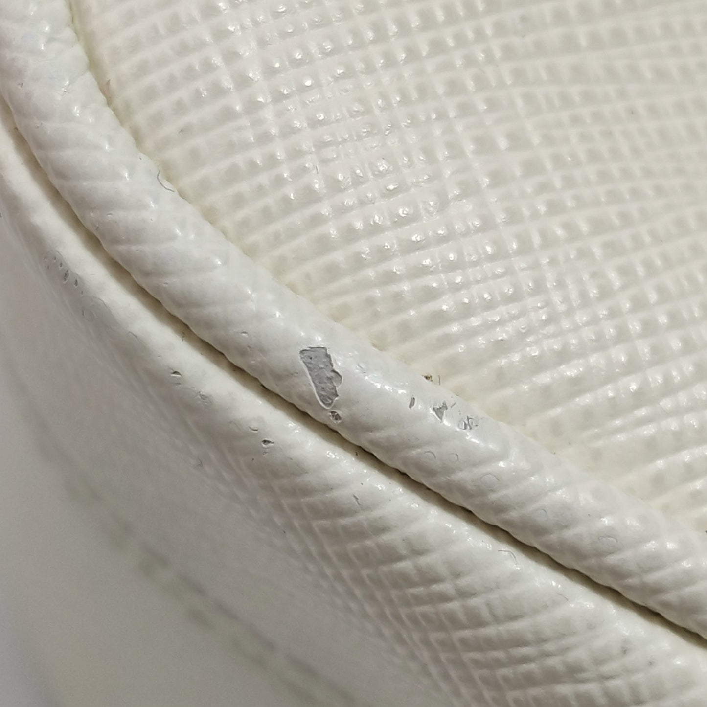 Prada - Re-Edition 2005 Saffiano Shoulder Bag - Saffiano leather - White - (mini)