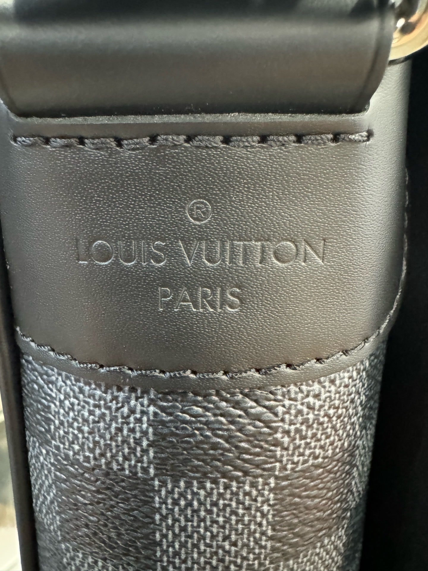 Louis Vuitton - N40238 - Limited Edition World Tour Messenger Bag - Damier Graphite coated canvas with leather trim - Black - (medium)