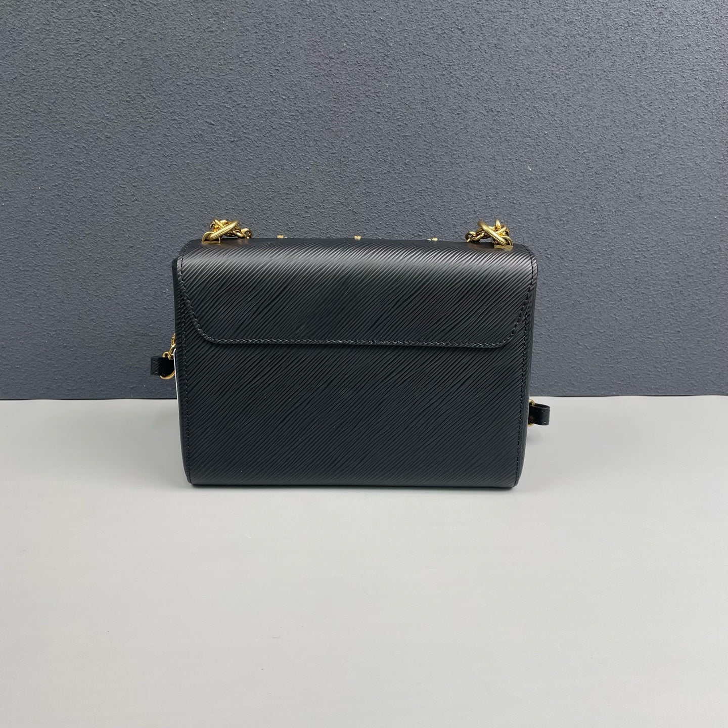 Louis Vuitton - Twist Studded Medium Chain Bag - Epi leather - Black - (medium)