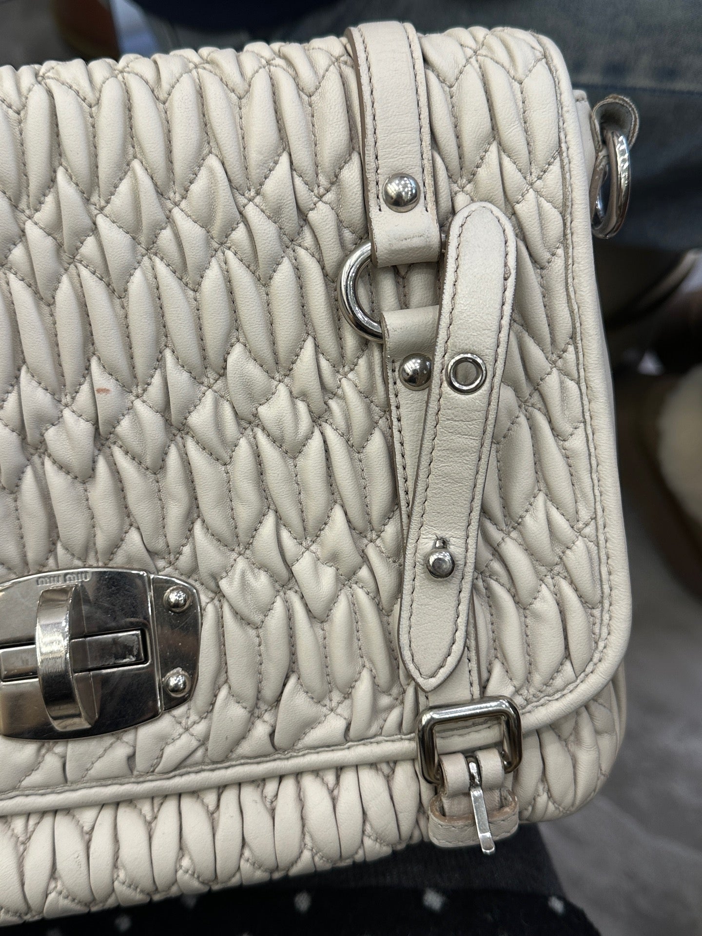 Miu Miu - Matelassé Messenger Bag - Lambskin leather - Beige - (Medium)