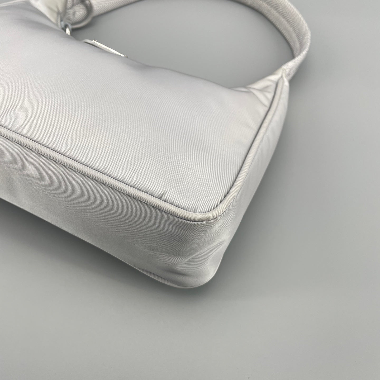 Prada - Re-Edition 2000 Nylon Hobo - Nylon - Grey - (Mini)