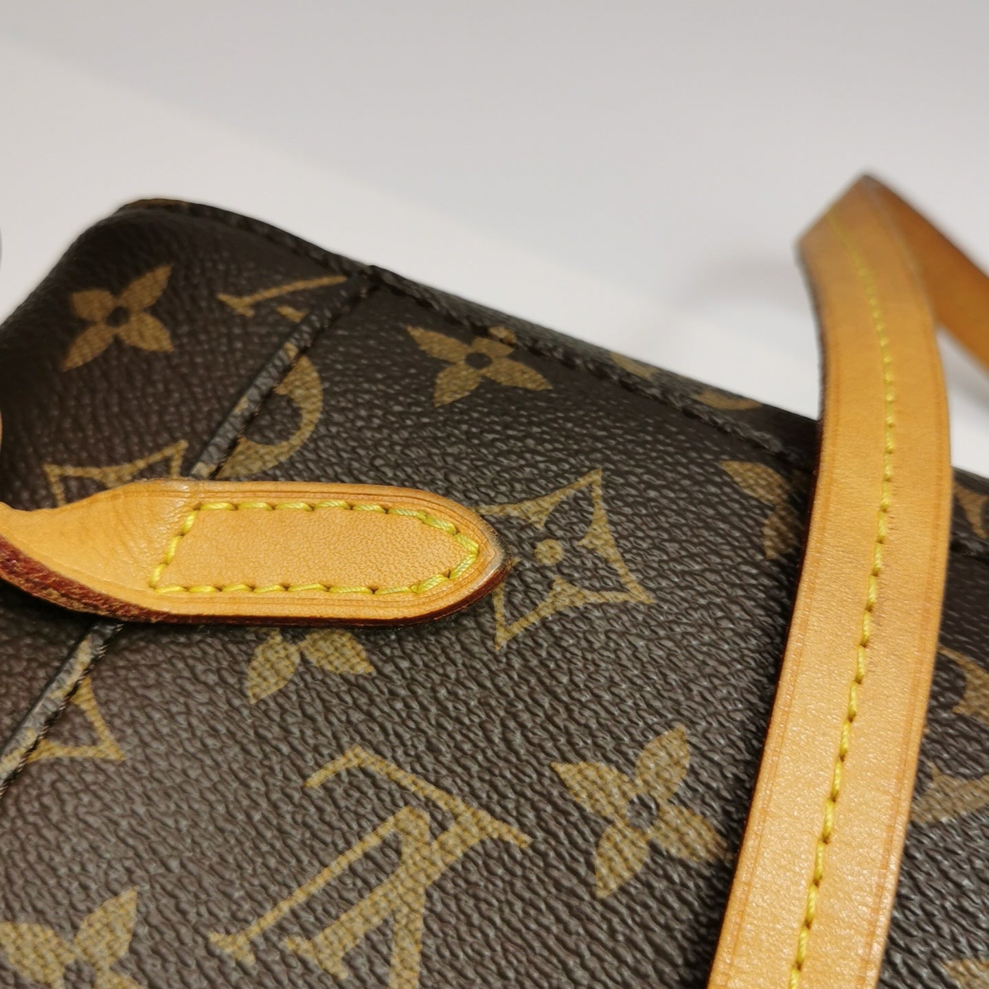 Louis Vuitton - Montsouris - Monogram coated canvas with natural cowhide leather trim - Brown - (medium)