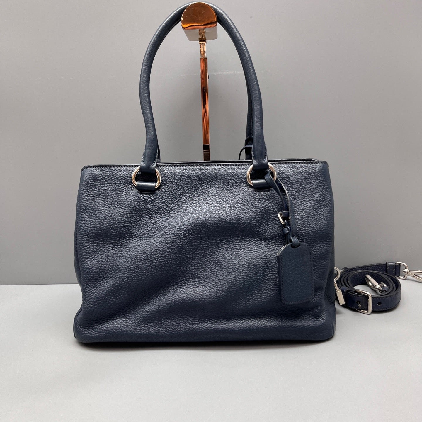 Prada - Commuter Tote Bag - Pebbled leather - Navy - (medium)