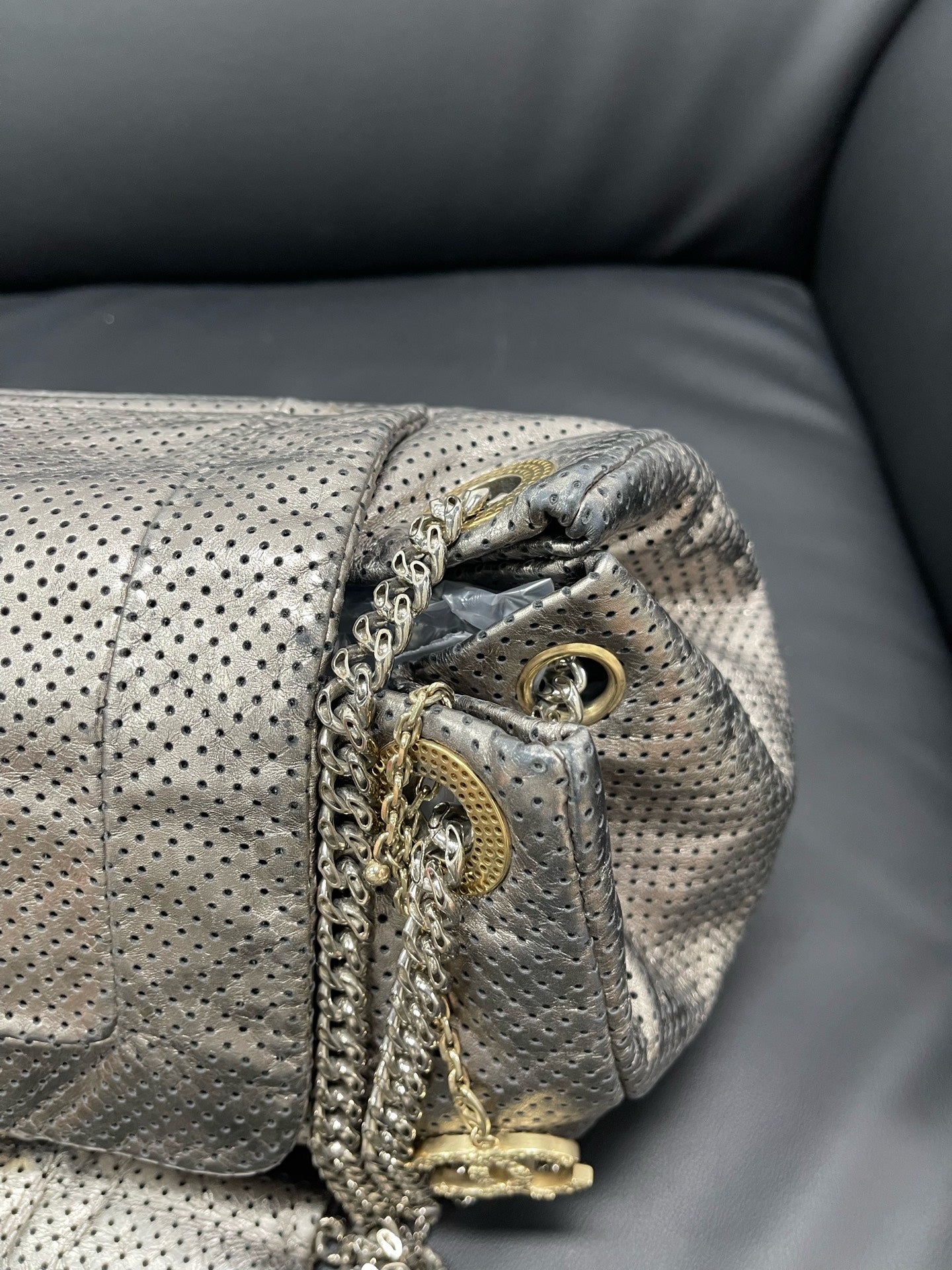 Chanel - 2.55 Reissue Perforated Flap Bag - Cowhide leather - Silver - (medium)
