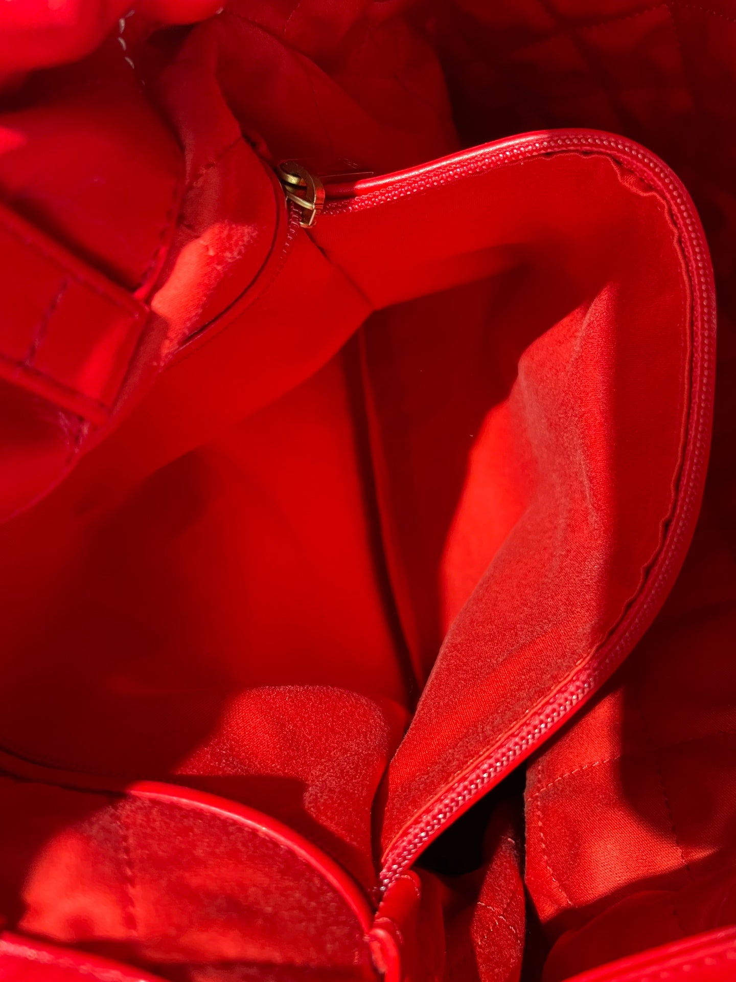 Chanel - 22 Bag Backpack - Calfskin leather - Red - (Large)