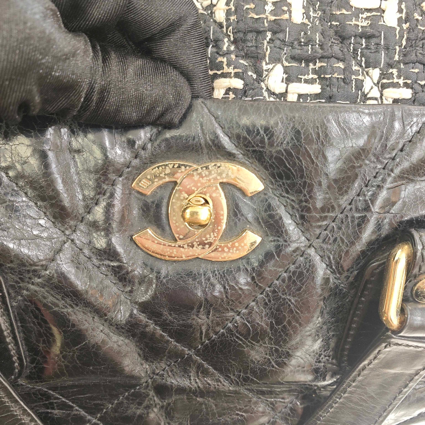Chanel - Quilted Waxed Leather and Tweed Shopping Tote - Waxed leather and tweed - Black - (Large)