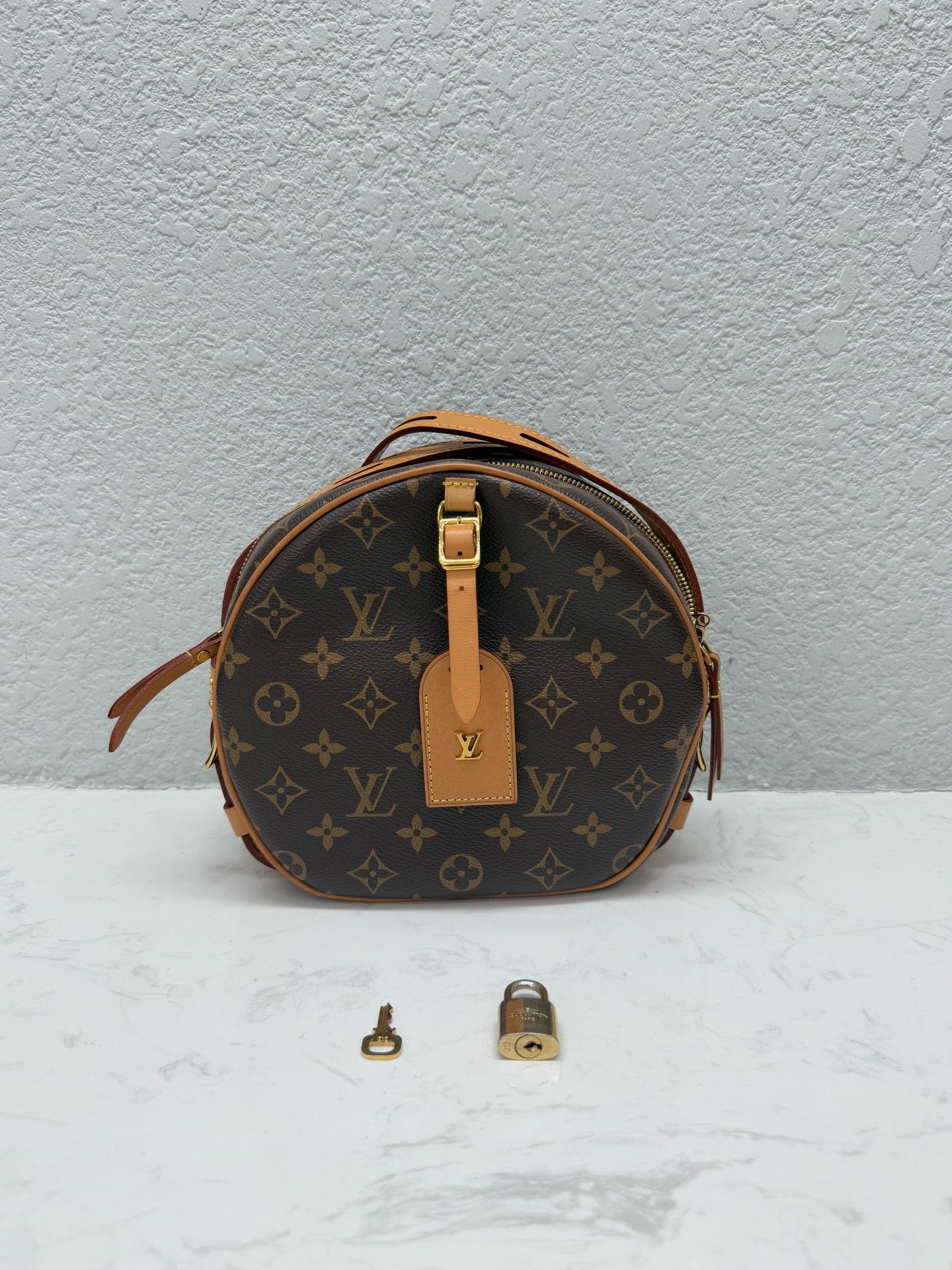 Louis Vuitton - Soft Round Bag - Monogram coated canvas with Vachetta leather trim - Brown - (large)
