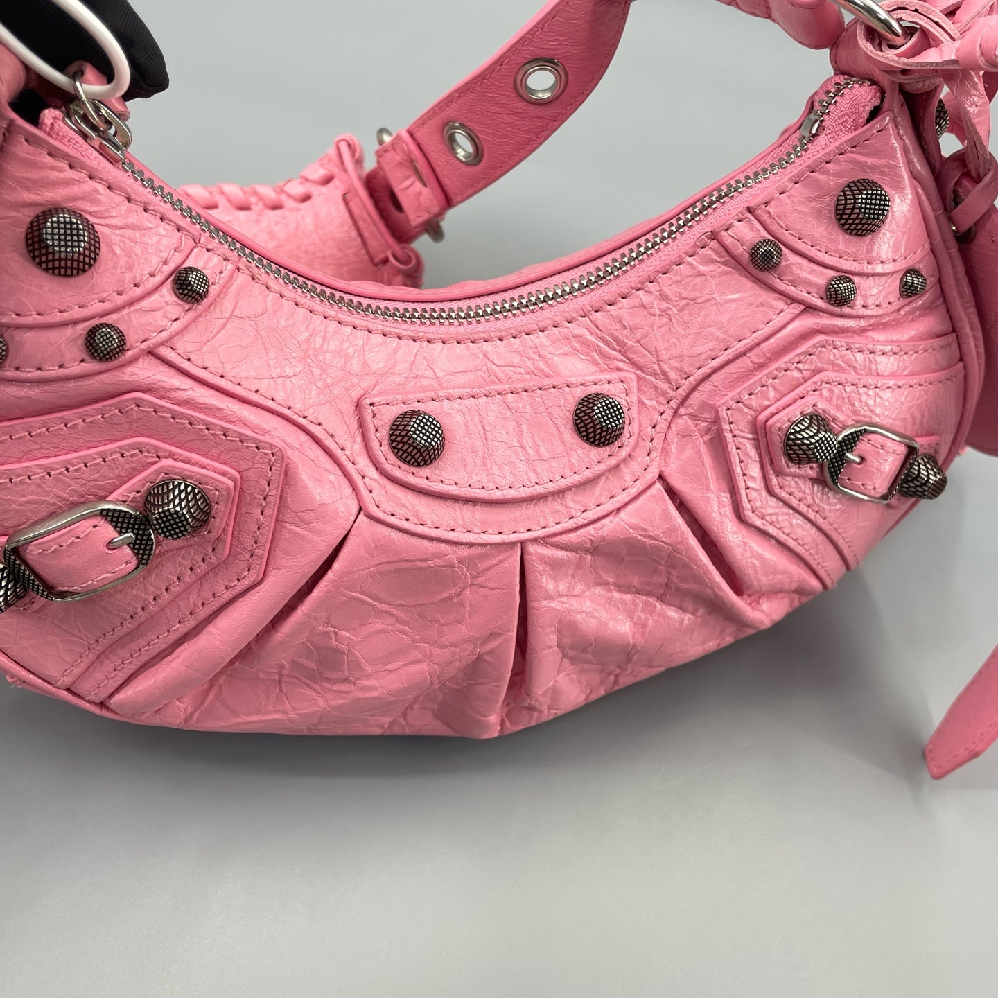 Balenciaga - Le Cagole Shoulder Bag - Distressed lambskin leather - Pink - (Small)