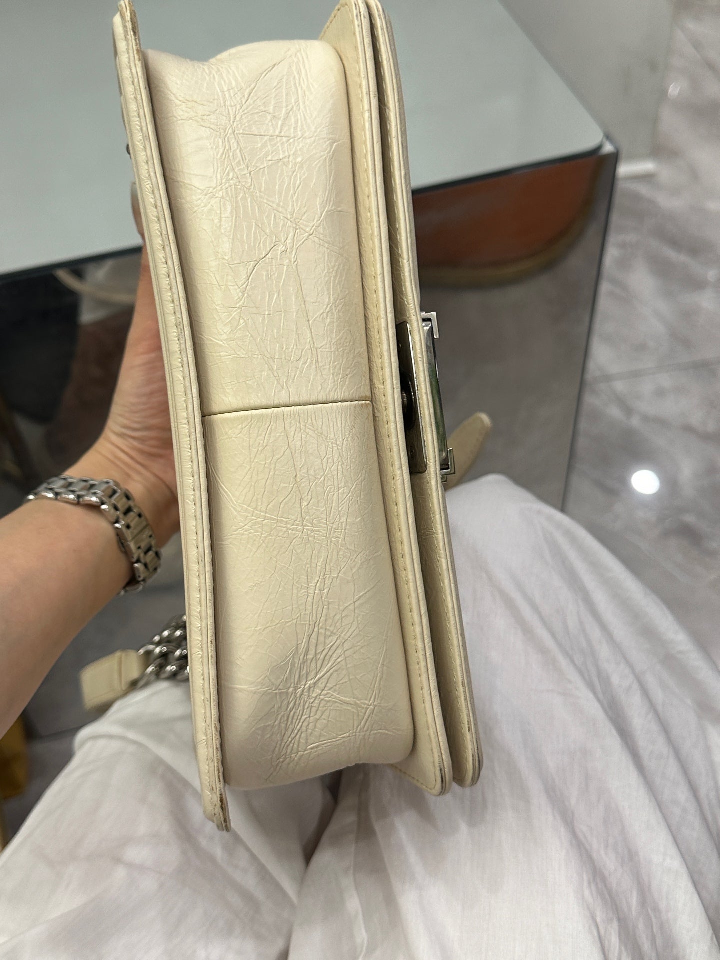 Chanel - Le Boy - Oil wax calfskin - Beige - (Medium)