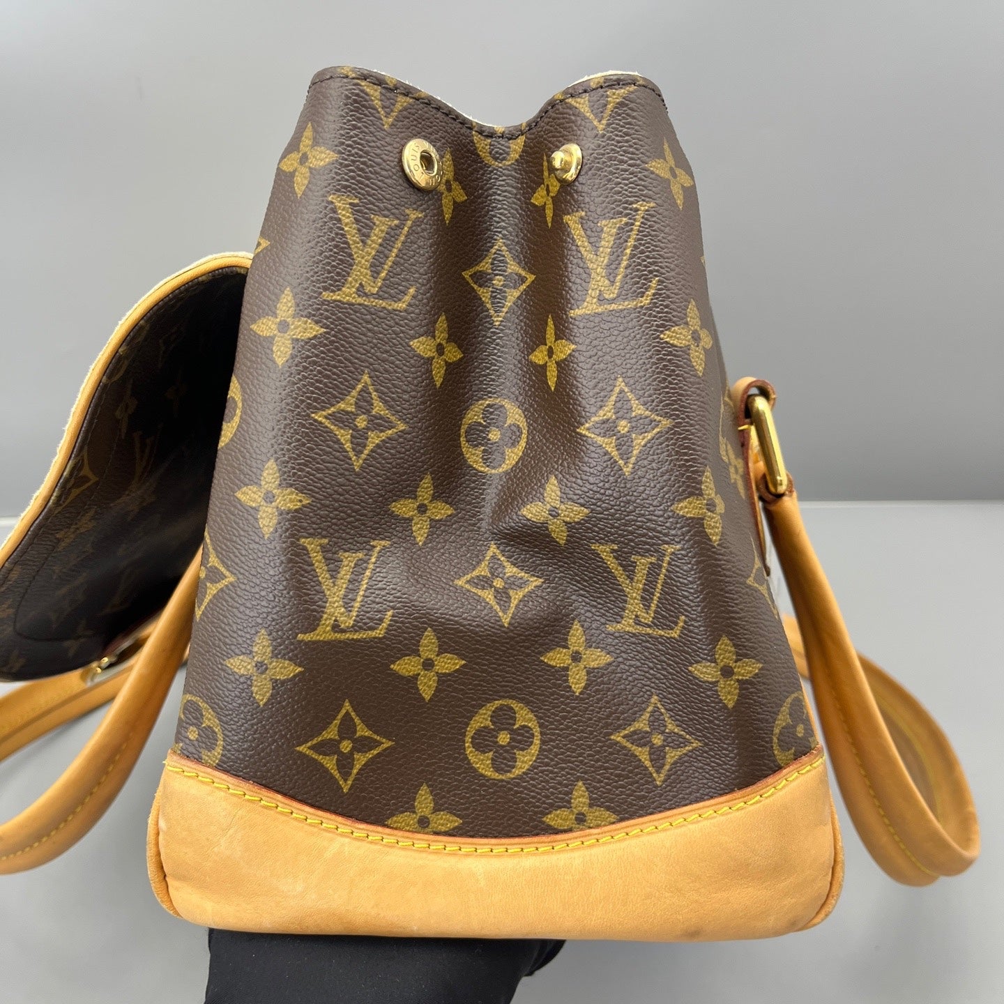 Louis Vuitton - Golden Shield Handbag - Monogram coated canvas with Vachetta leather trim - Brown - (Medium)