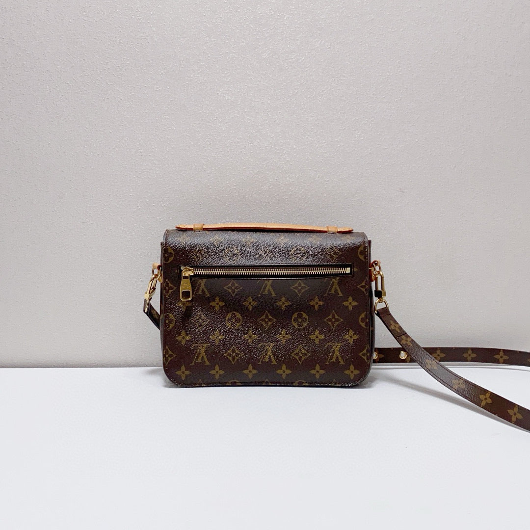 Louis Vuitton - Pochette Metis - Monogram canvas with natural cowhide leather trim - Brown - (medium)